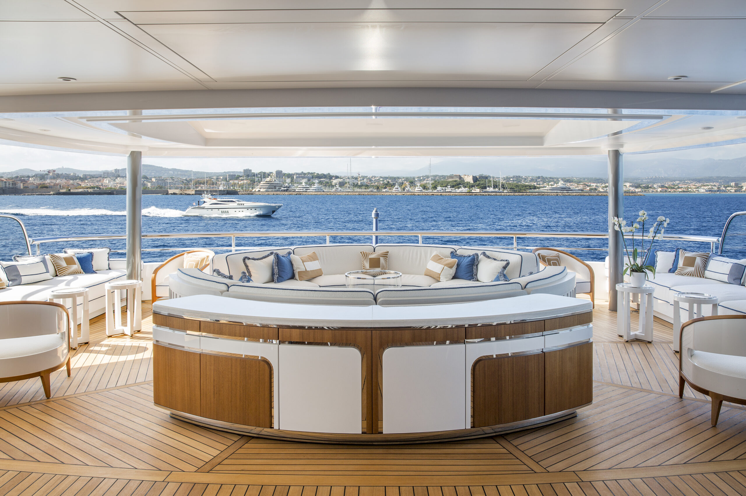 Impress your guests with the Madsummer superyacht