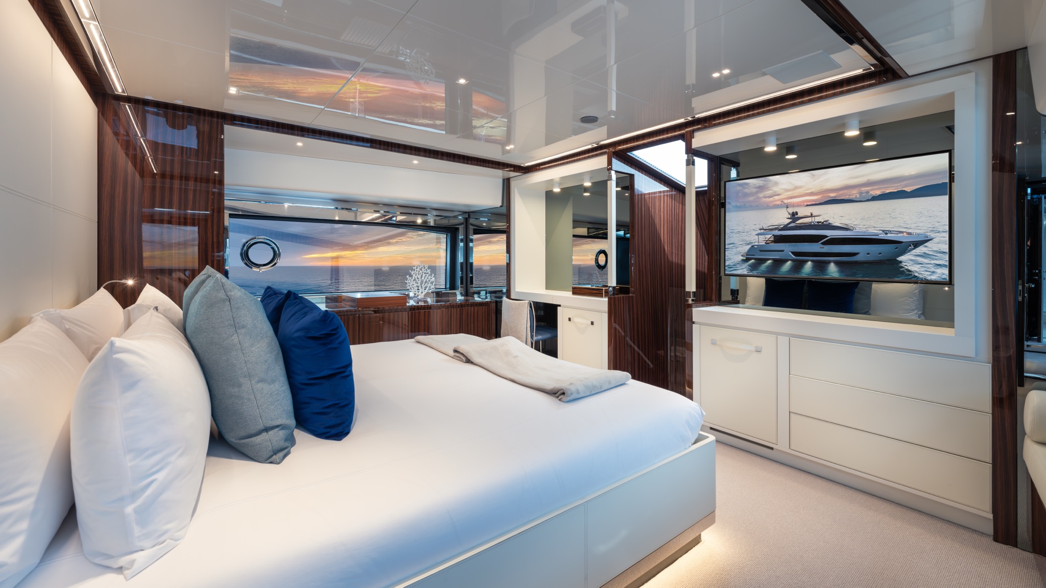 Riva 90 Argo MEMORIES For Sale & For Charter Stateroom