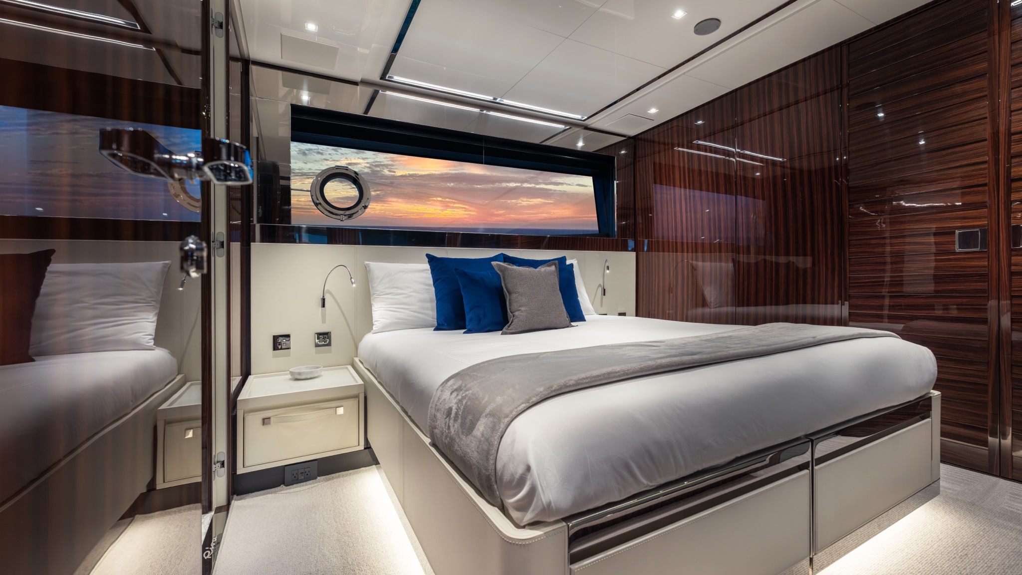 Riva 90 Argo MEMORIES For Sale & For Charter Stateroom 2