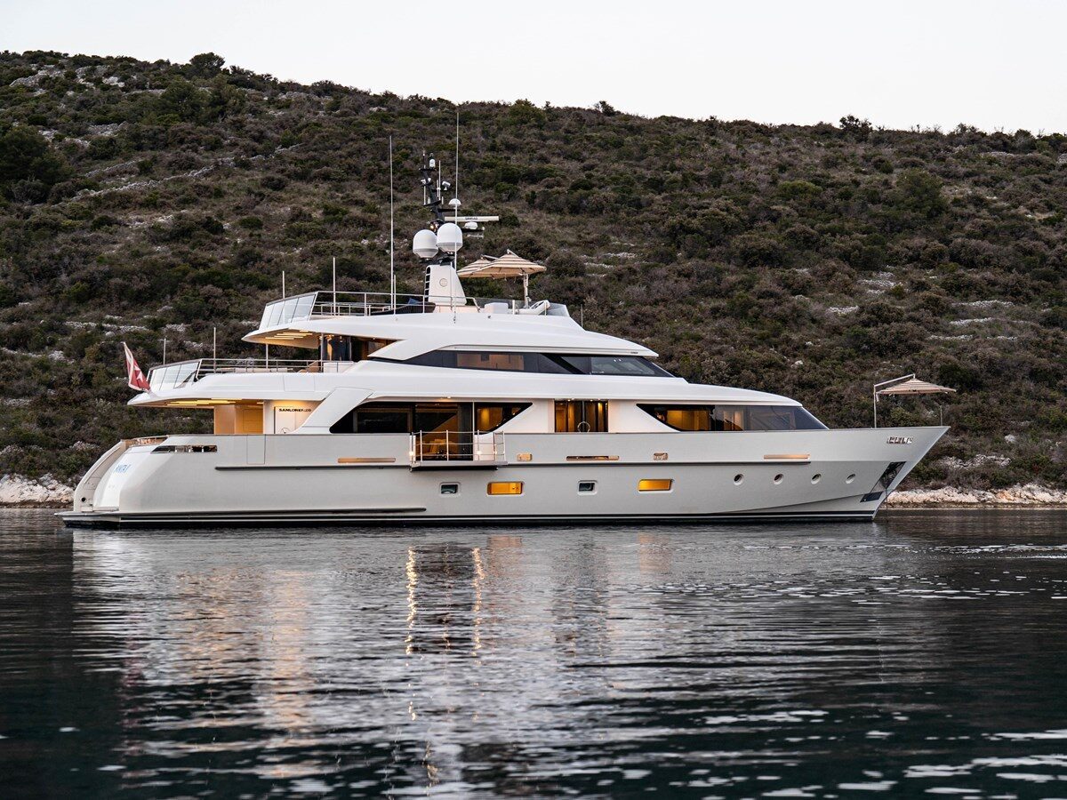 110ft SANLORENZO YACHTS yacht BONITA II u2014 exterior