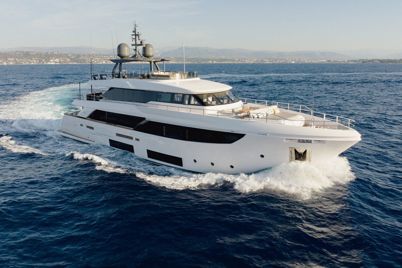 108ft CUSTOM LINE yacht HAIAMI u2014 exterior