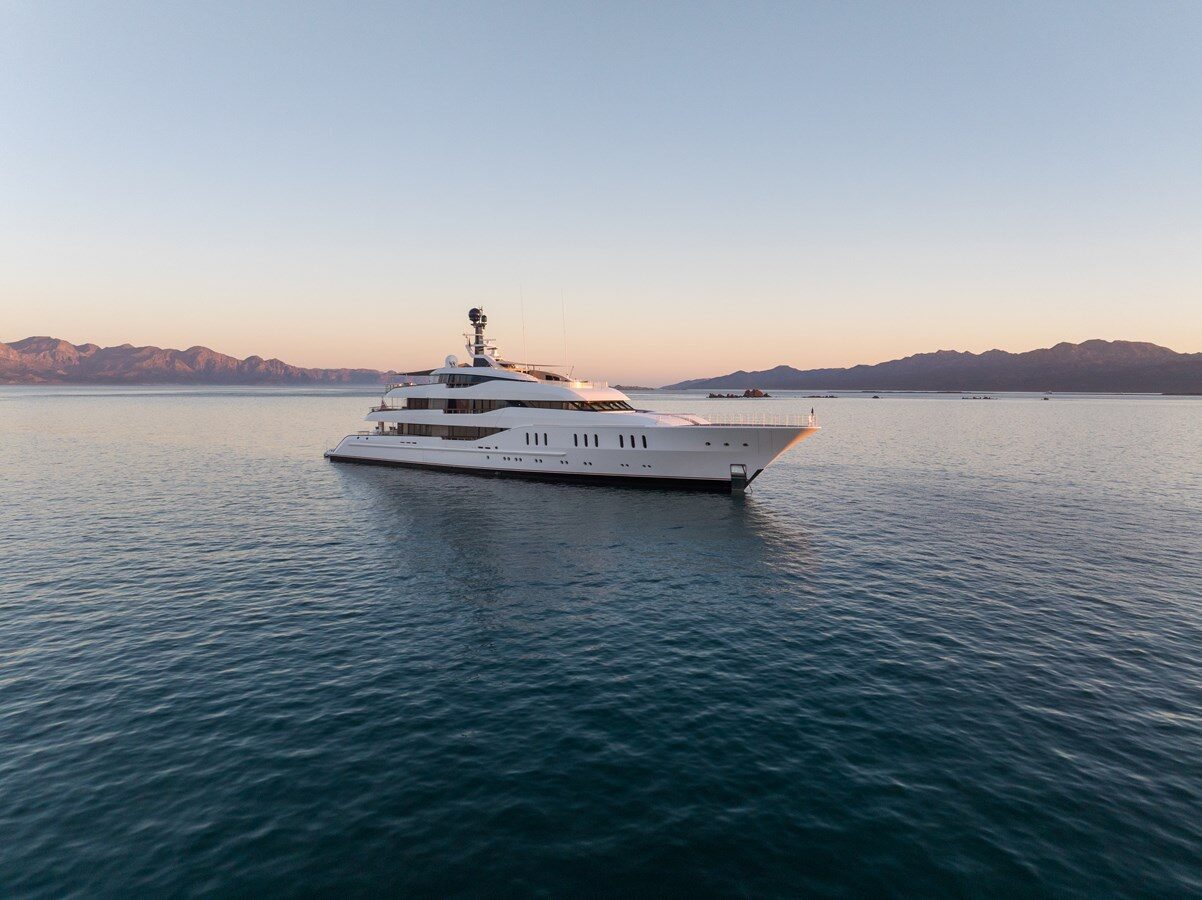 217ft FEADSHIP yacht HAMPSHIRE u2014 exterior