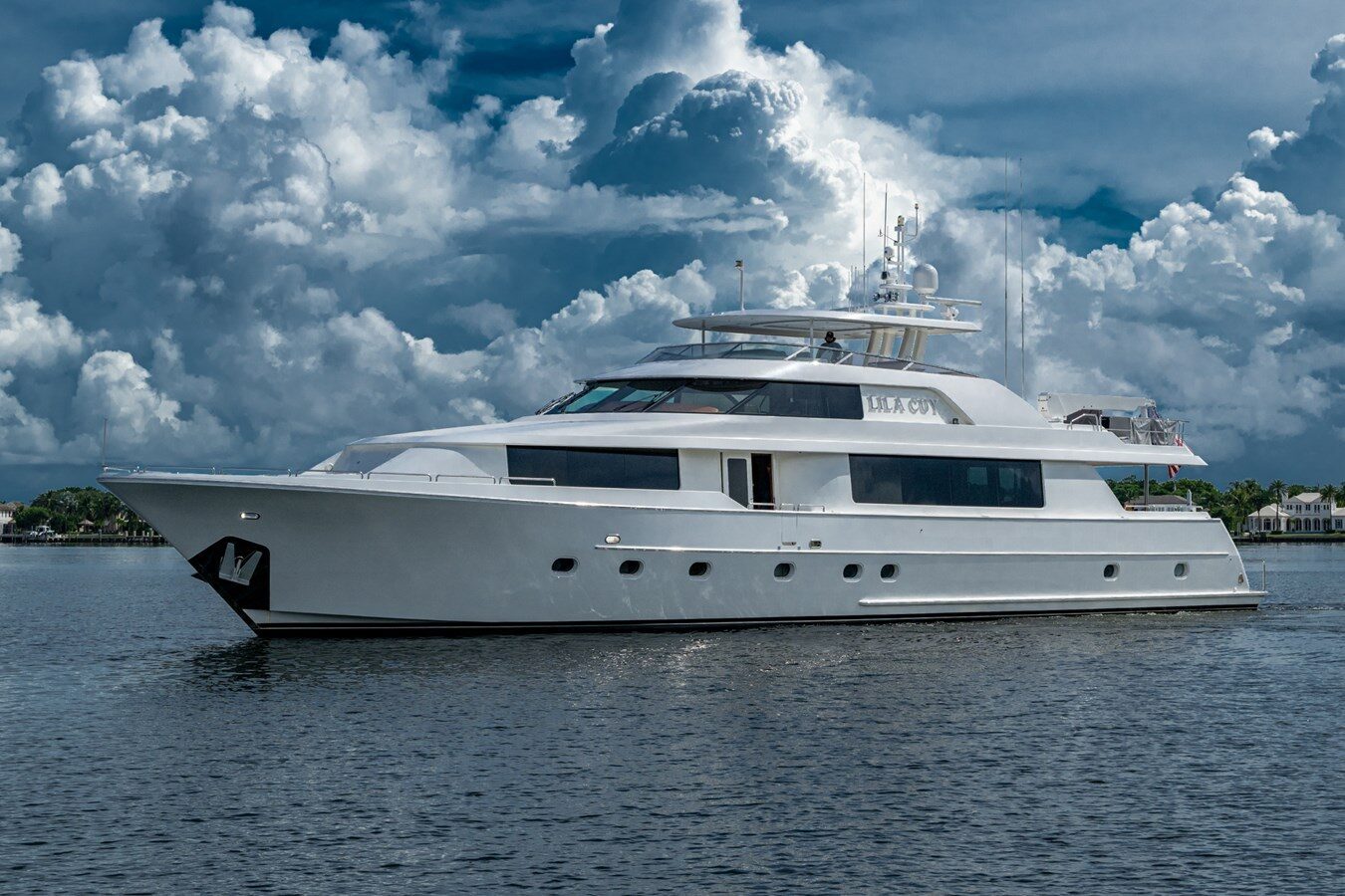 112ft WESTPORT yacht LILA CUY u2014 exterior