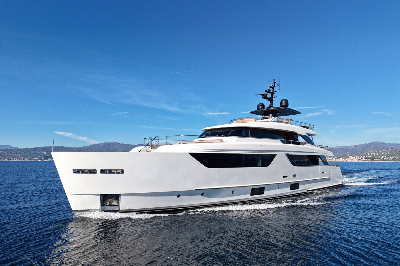 117ft SANLORENZO YACHTS yacht PENTA u2014 exterior